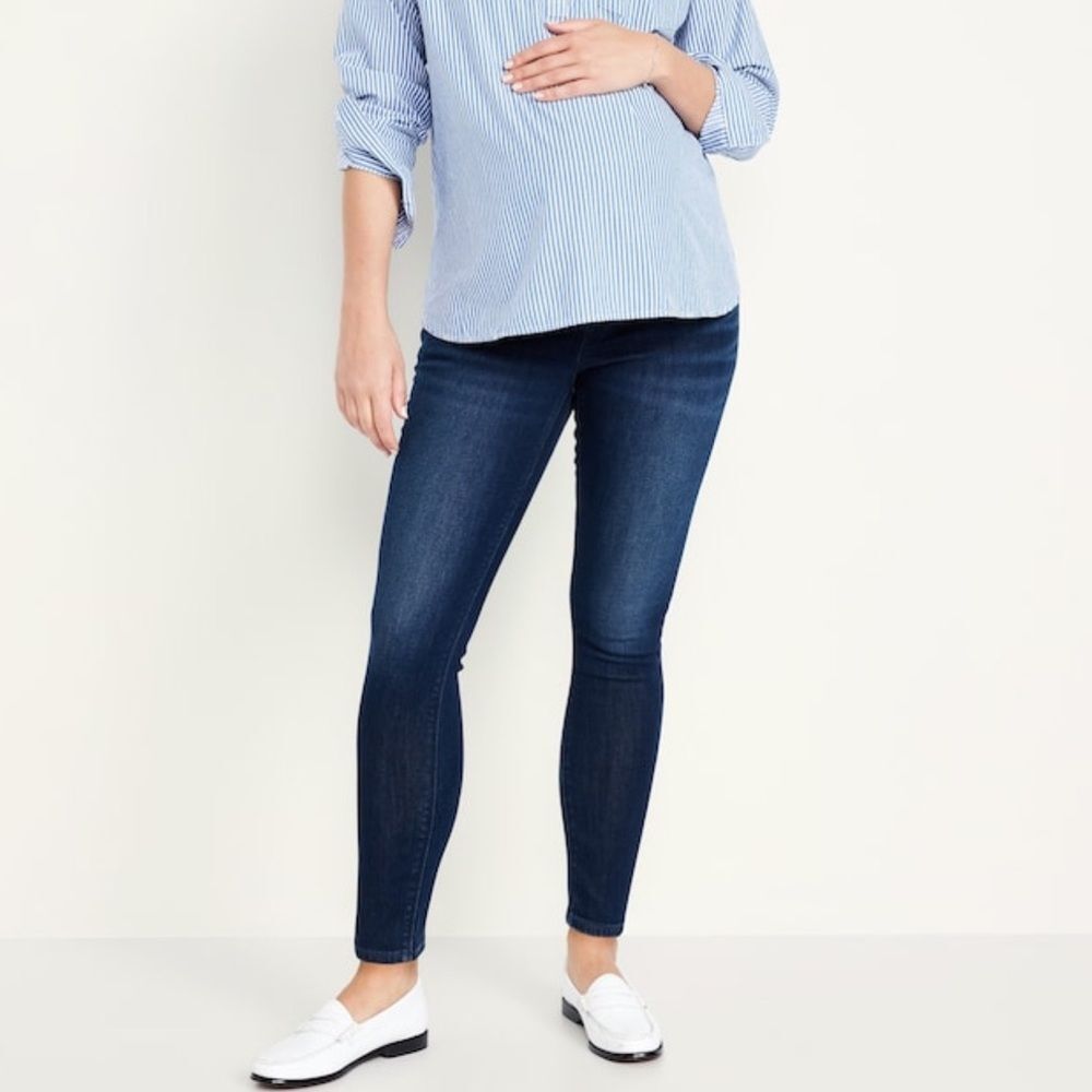 NWT- Old Navy Maternity - 4 short. WOW shinny jean